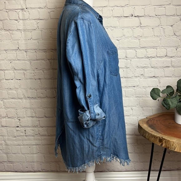 Beach Lunch Lounge Chambray Top with Raw Hem - Picture 4 of 12